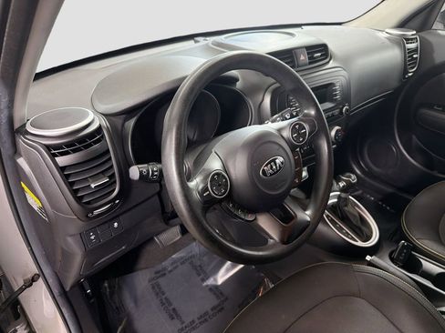 Used 2015 Kia Soul + FWD image 12