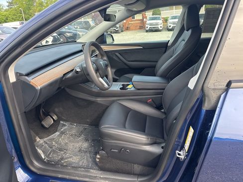 Used 2023 Tesla Model Y 2WD image 9