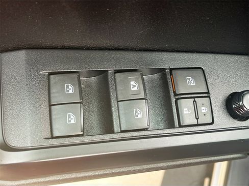 Used 2022 Toyota Tacoma SR image 17