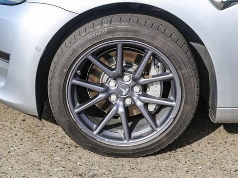 Used 2018 Tesla Model 3 Long Range RWD image 11