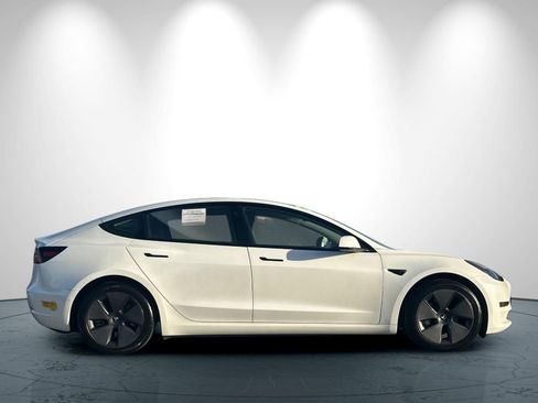 Used 2022 Tesla Model 3 Base image 3