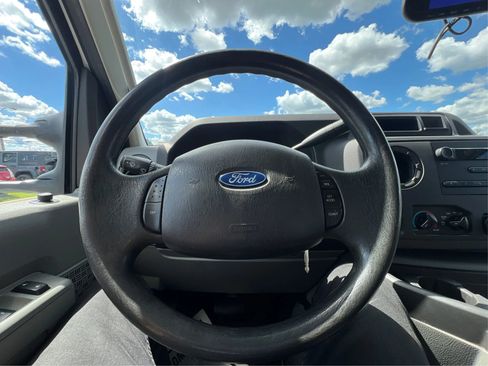 Used 2019 Ford E-450 and Econoline 450 Super Duty w/ Power Windows & Locks Group image 18