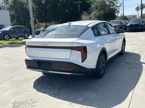 New 2025 Kia K4 LXS image 6