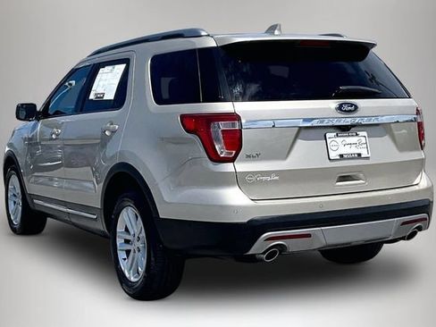 Used 2017 Ford Explorer XLT w/ Equipment Group 202A FWD image 4