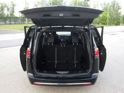 Used 2025 Chrysler Pacifica Select FWD image 26