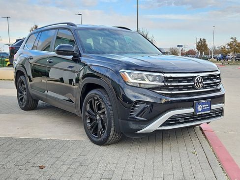 Certified 2023 Volkswagen Atlas SE image 4