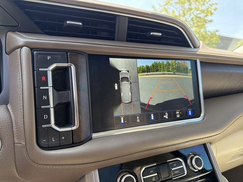 Used 2022 GMC Yukon XL Denali AWD/4WD image 22