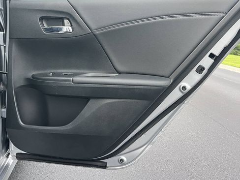 Used 2017 Honda Accord Touring image 40