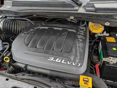 Used 2018 Dodge Grand Caravan SXT w/ Blacktop Package image 31