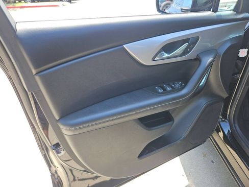 Used 2025 Chevrolet Blazer LT FWD image 9