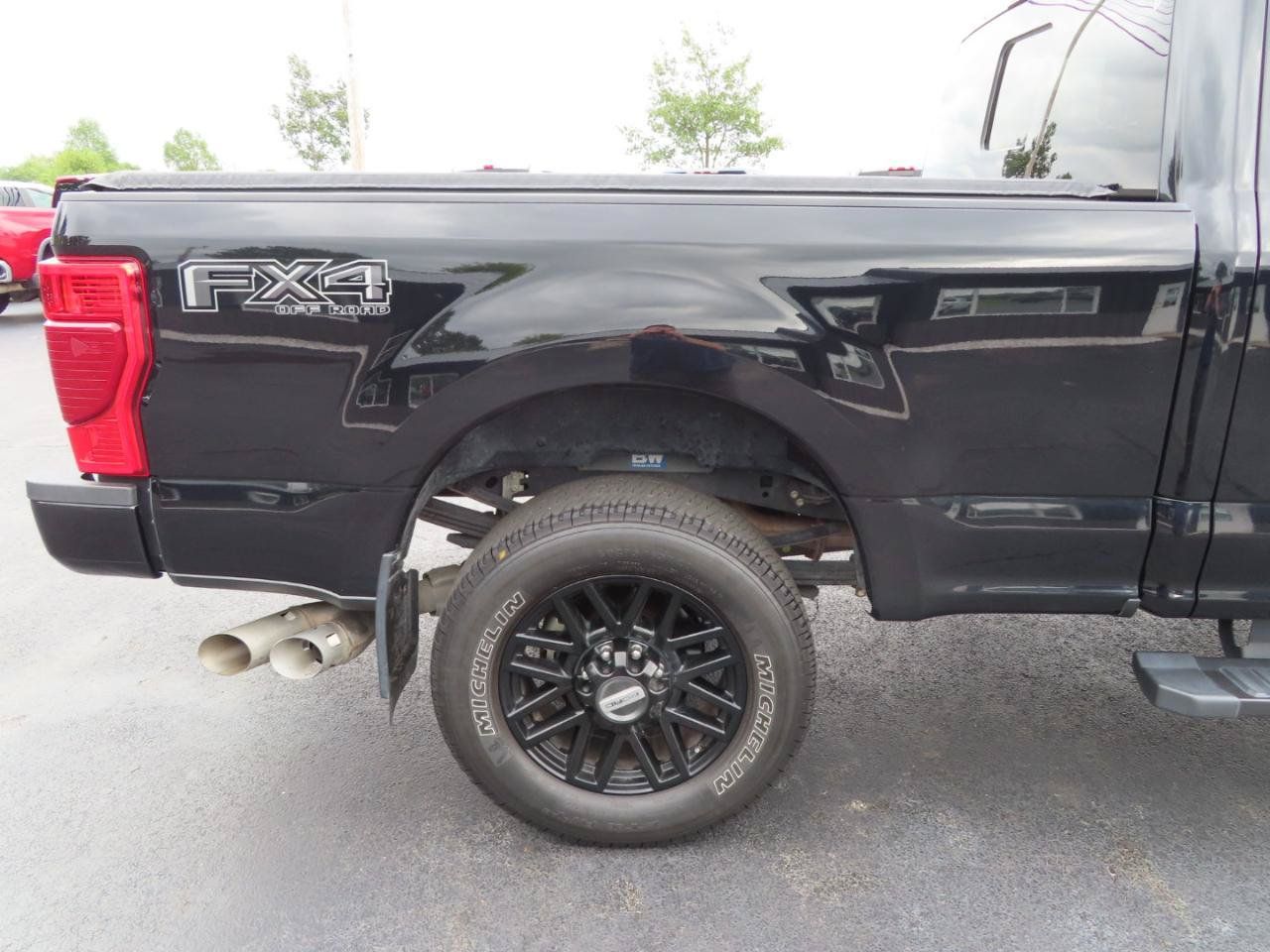 Used 2022 Ford F350 XLT w/ Black Appearance Package AWD/4WD image 15