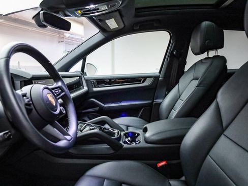 Used 2025 Porsche Cayenne image 22