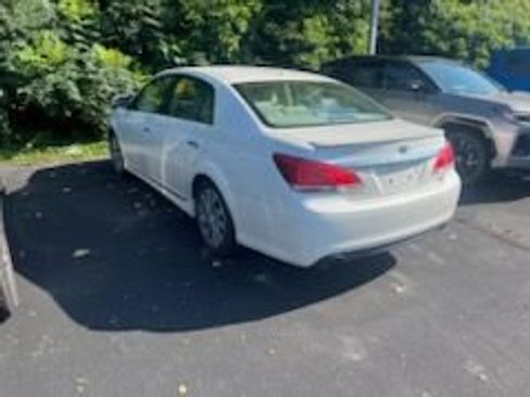Used 2011 Toyota Avalon Limited FWD image 2