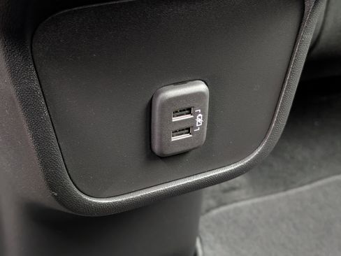 Used 2023 Chevrolet Equinox LT image 37