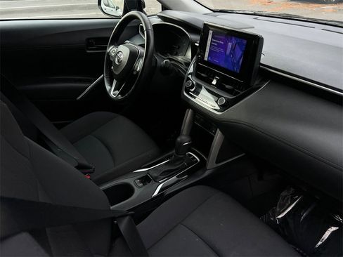 Used 2023 Toyota Corolla Cross LE image 12