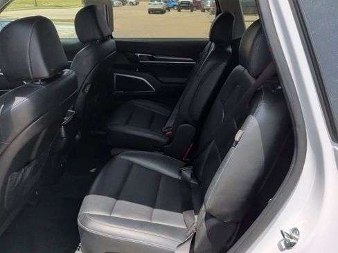 Used 2025 Kia Telluride S FWD image 11