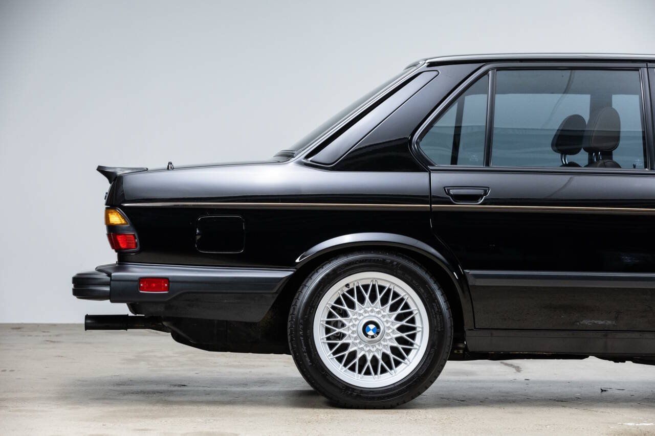 Used 1988 BMW M5 RWD image 10