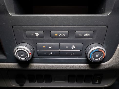 Used 2020 Nissan NV 2500 S image 23