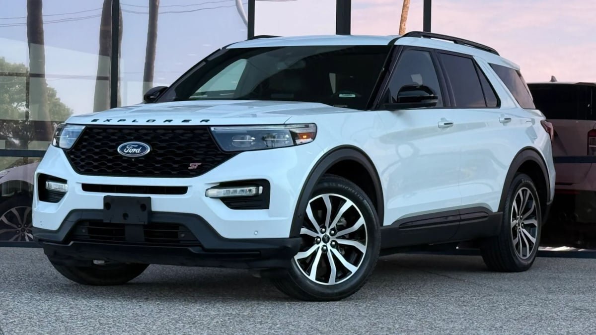 Used 2020 Ford Explorer ST w/ Premium Technology Package AWD/4WD image 2
