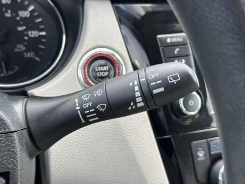 Used 2020 Nissan Rogue Sport SV AWD/4WD image 23