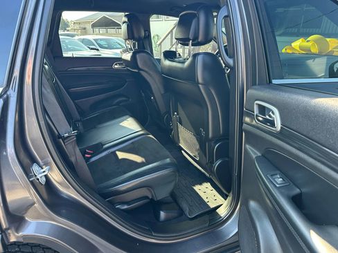 Used 2019 Jeep Grand Cherokee Laredo w/ Laredo X Package image 14