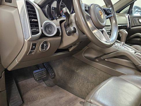 Used 2018 Porsche Cayenne Platinum Edition image 36