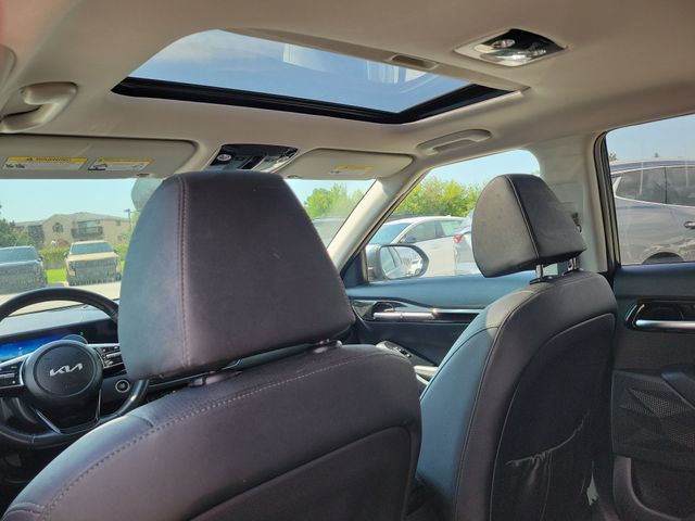 Certified 2024 Kia Seltos SX w/ SX Sunroof Package AWD/4WD image 6