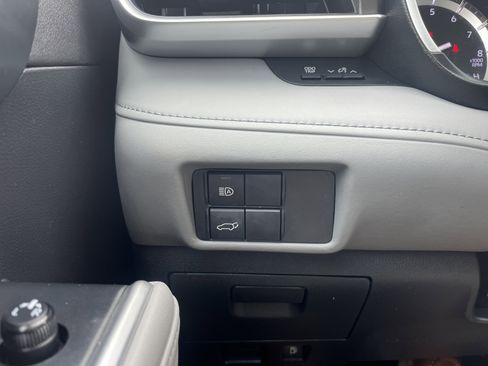 Used 2022 Toyota Highlander XLE image 31