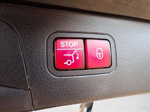 Used 2018 Mercedes-Benz GLC 300 4MATIC image 7