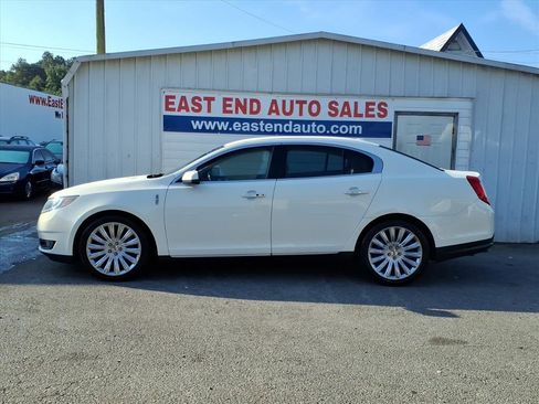 Used 2013 Lincoln MKS image 2