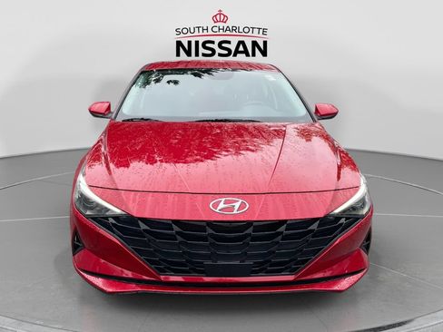 Used 2023 Hyundai Elantra SEL w/ Convenience Package FWD image 2