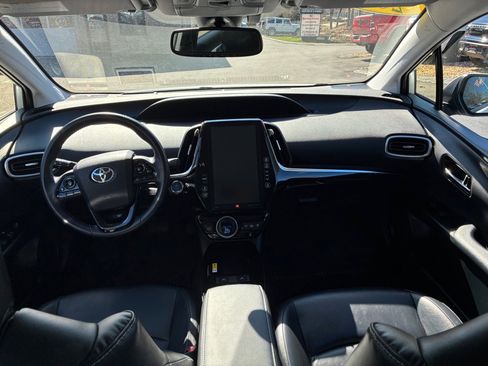 Used 2022 Toyota Prius Prime Limited image 11