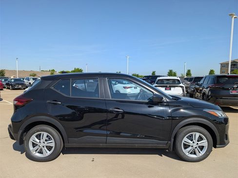 Certified 2025 Nissan Kicks Play S image 3