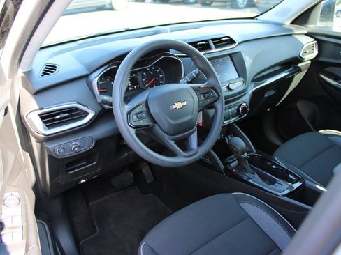 Used 2023 Chevrolet TrailBlazer LS FWD image 10