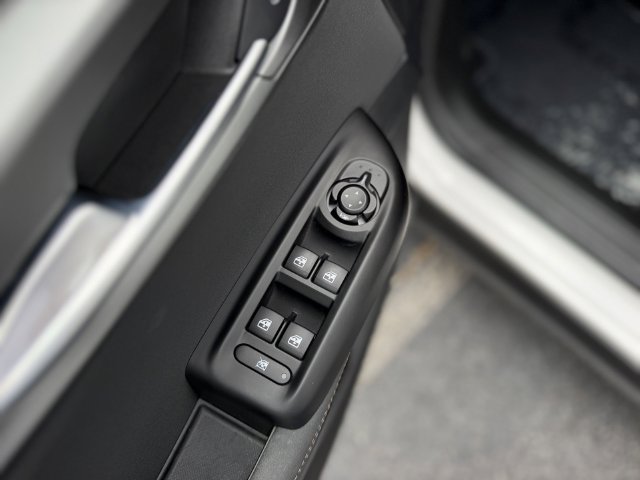Used 2025 Alfa Romeo Tonale AWD/4WD image 10