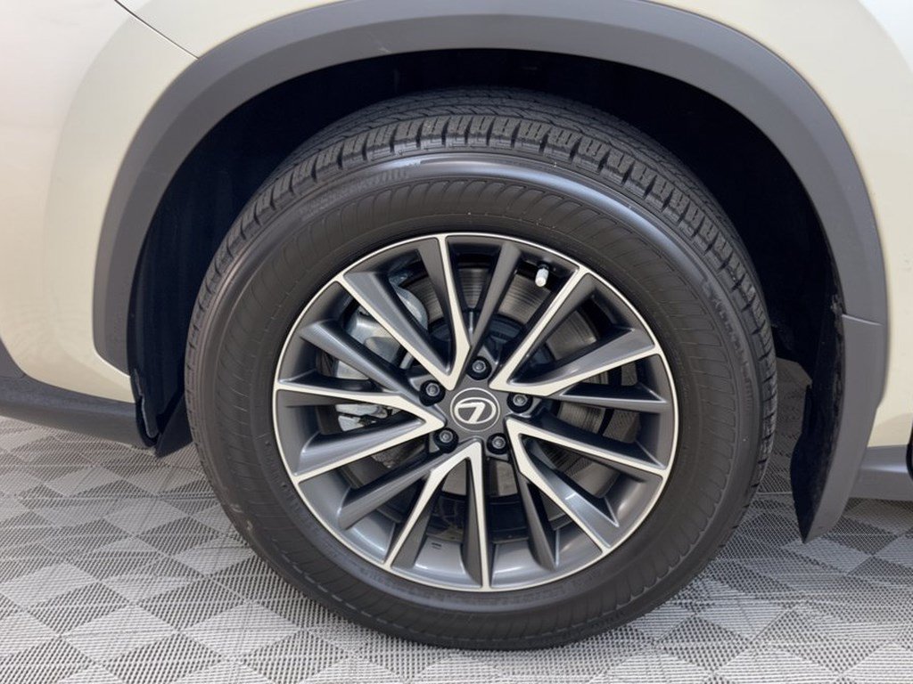 Used 2024 Lexus NX 250 FWD w/ Towing Package (2000 Lbs) image 13