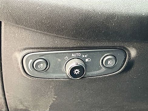 Used 2023 Chevrolet Equinox Premier AWD/4WD image 10