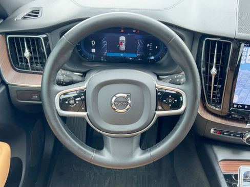 Used 2023 Volvo XC60 B5 Ultimate w/ Climate Package image 17