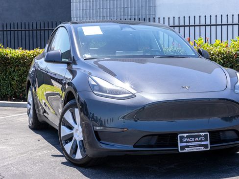 Used 2024 Tesla Model Y Long Range AWD/4WD image 15