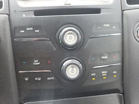 Used 2013 Ford Taurus SEL FWD image 22