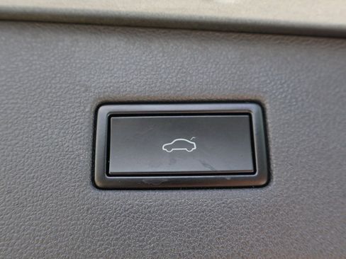 Used 2019 Volkswagen Tiguan SEL Premium R-Line image 24