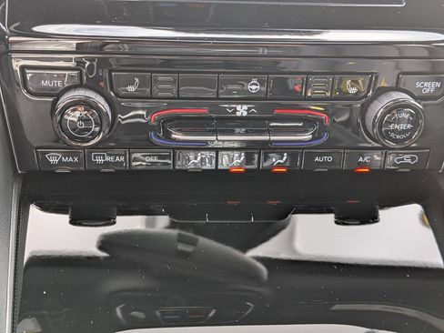 Used 2023 Jeep Grand Cherokee Altitude image 22