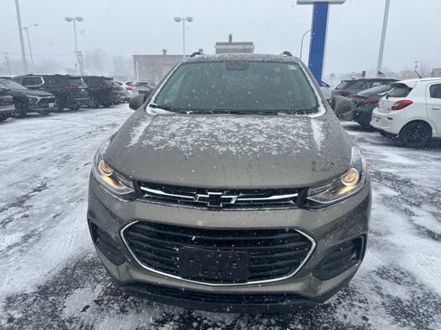 Used 2022 Chevrolet Trax LT w/ Premium Seat Package image 2