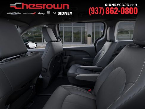 New 2026 Chrysler Pacifica Select image 23