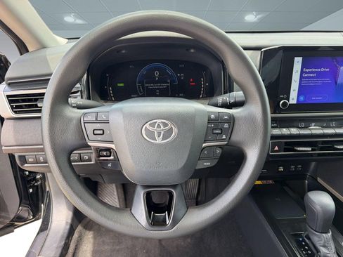 Used 2025 Toyota Camry LE FWD image 11