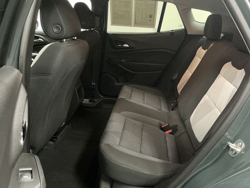 Used 2025 Chevrolet Trax LS w/ LS Convenience Package FWD image 21