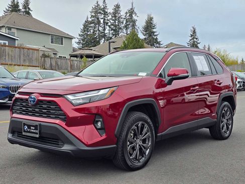 Used 2023 Toyota RAV4 XLE Premium image 6