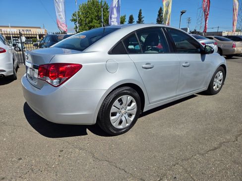 Used 2013 Chevrolet Cruze LS FWD image 4
