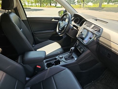 Used 2021 Volkswagen Tiguan SE AWD/4WD image 11