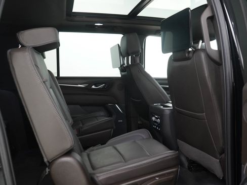Used 2023 GMC Yukon XL Denali w/ Advanced Technology Package AWD/4WD image 12